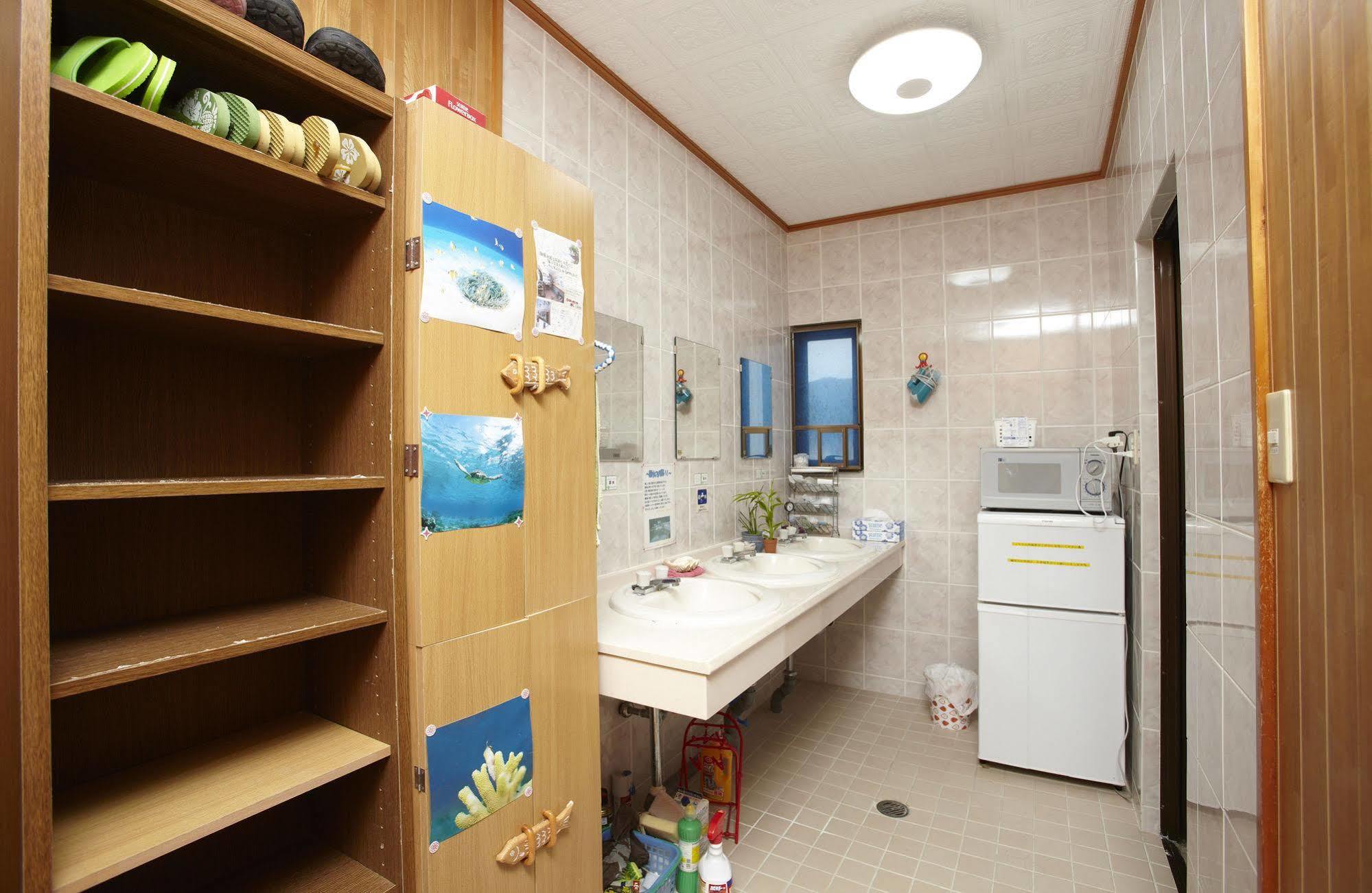 Minshuku Yadokari Hotel Zamami Bagian luar foto