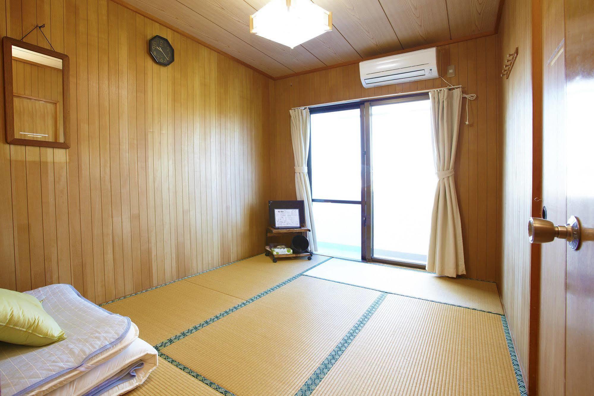 Minshuku Yadokari Hotel Zamami Bagian luar foto