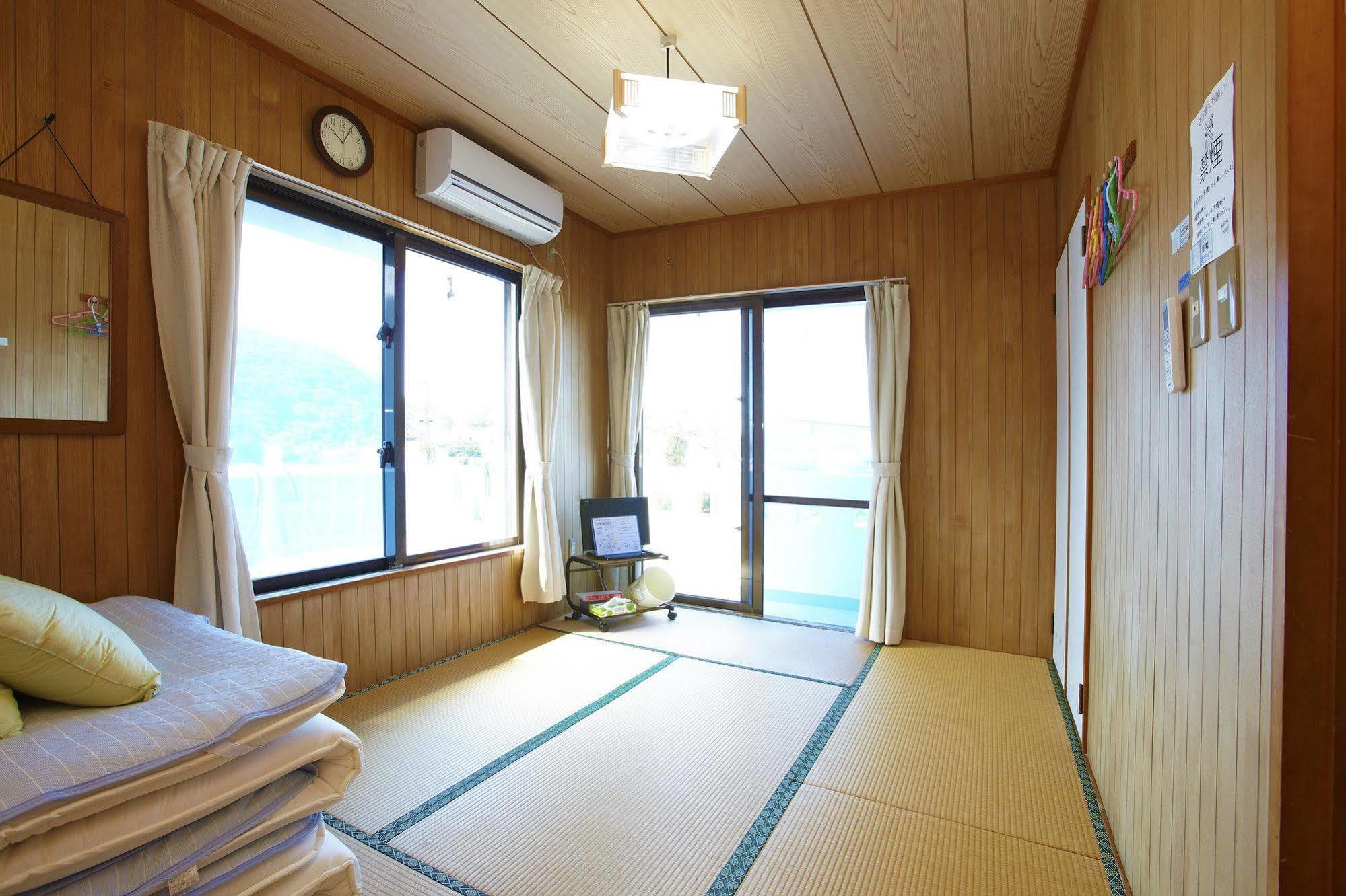 Minshuku Yadokari Hotel Zamami Bagian luar foto